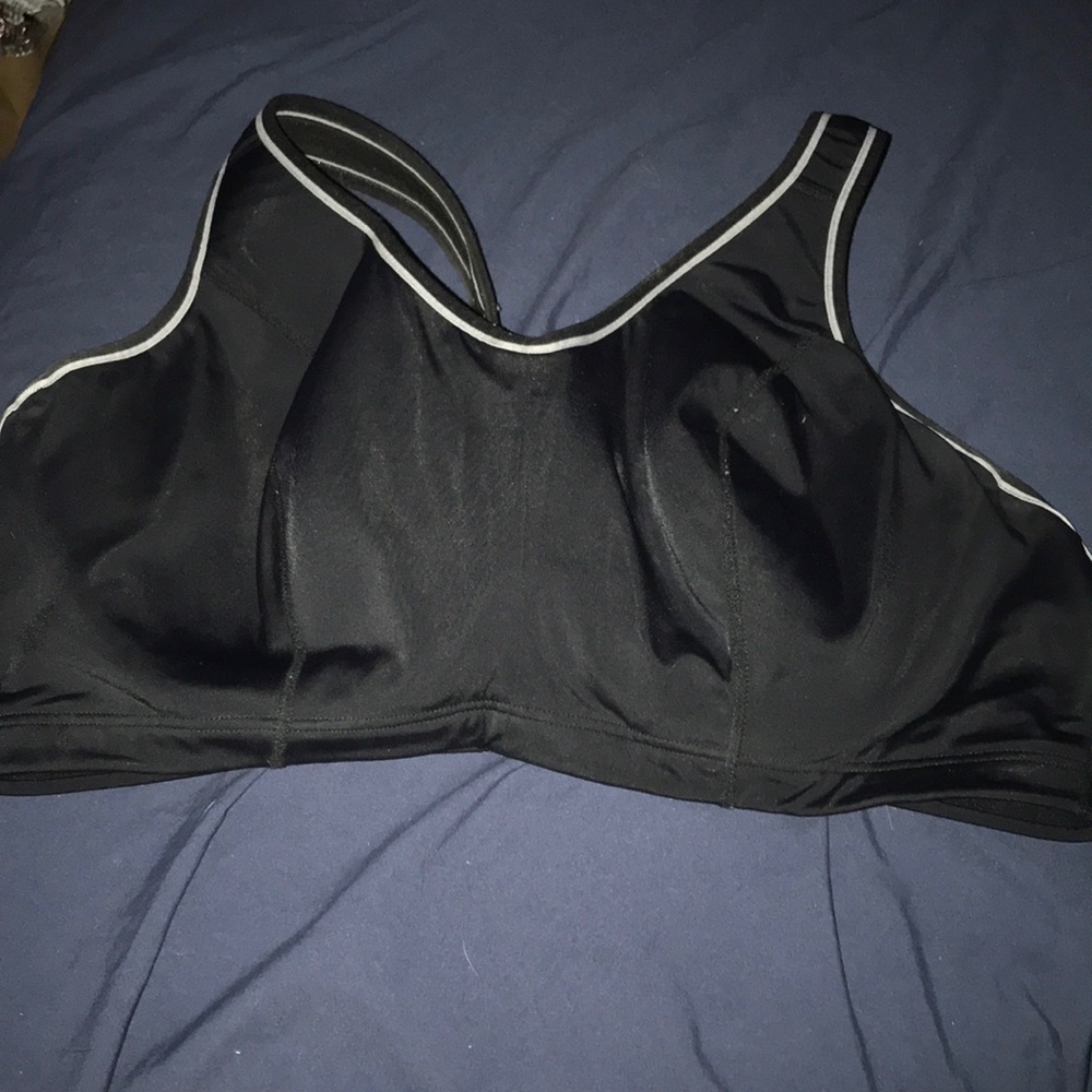 Black sports bra
